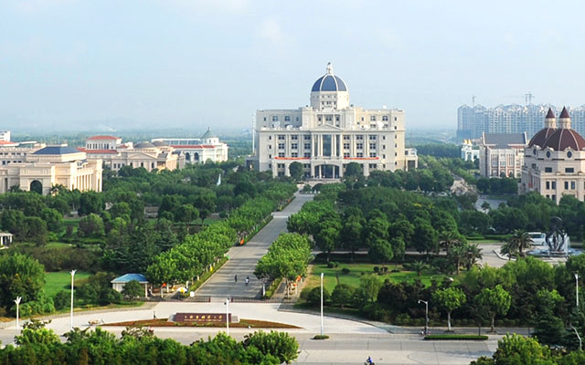 Khuôn viên trường Đại học Ngoại ngữ Thượng Hải