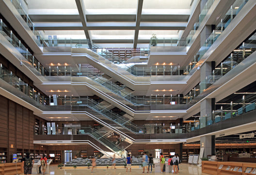Thư viện Đại học Tài chính Kinh tế Trung Ương rộng rãi với 6 tầng lầu