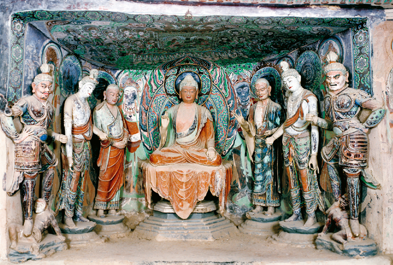 Hình ảnh chính của các pho tượng màu ở Đôn Hoàng là các vị Phật khác nhau