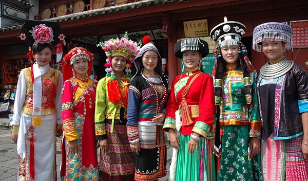 Trung Quốc có 56 dân tộc với nền văn hóa trang phục vô cùng đa dạng