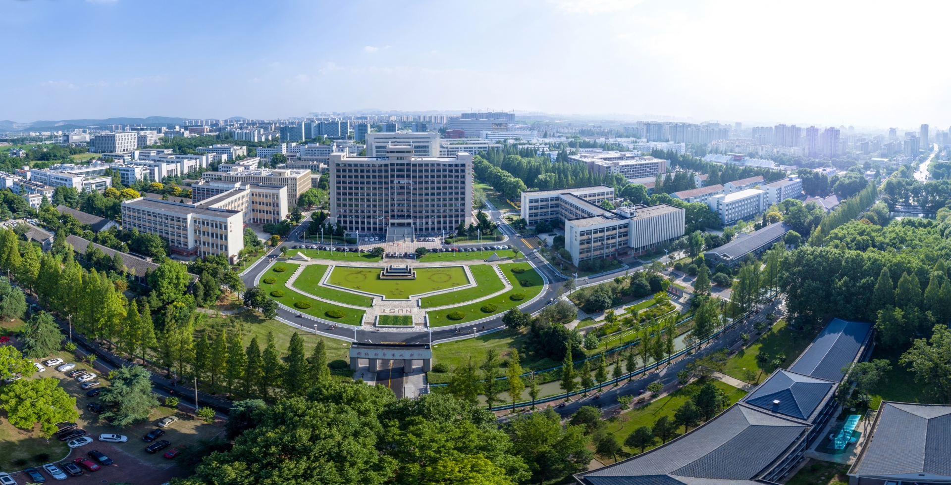 Hình ảnh khuôn viên trường Đại học Khoa học và Công nghệ Nam Kinh