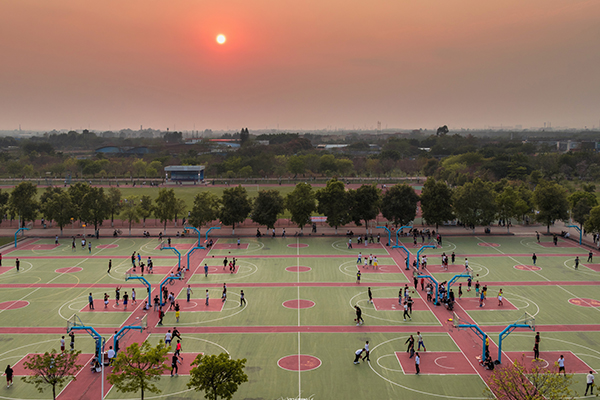 Sân thể dục trường Cao đẳng Công nghệ và Kinh Doanh Quảng Châu