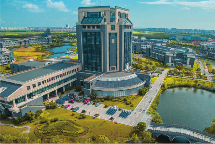 Quang cảnh rộng rãi của Trường Đại học Hải dương Thượng Hải được chụp từ trên cao