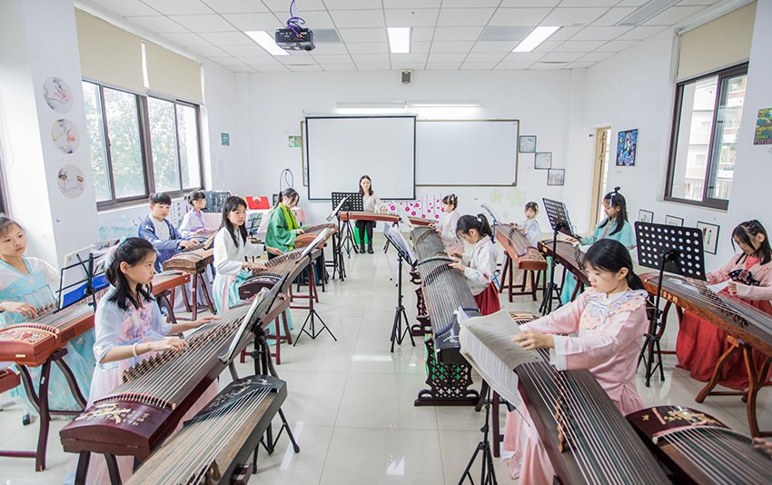 Trường Quốc tế Phong Hoa Sino-Canada tổ chức lớp cổ tranh cho học sinh